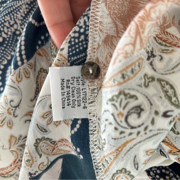 Johnny Was NWOT LEO SILK BUTTON DOWN TOP Size S - Picture 14 of 14